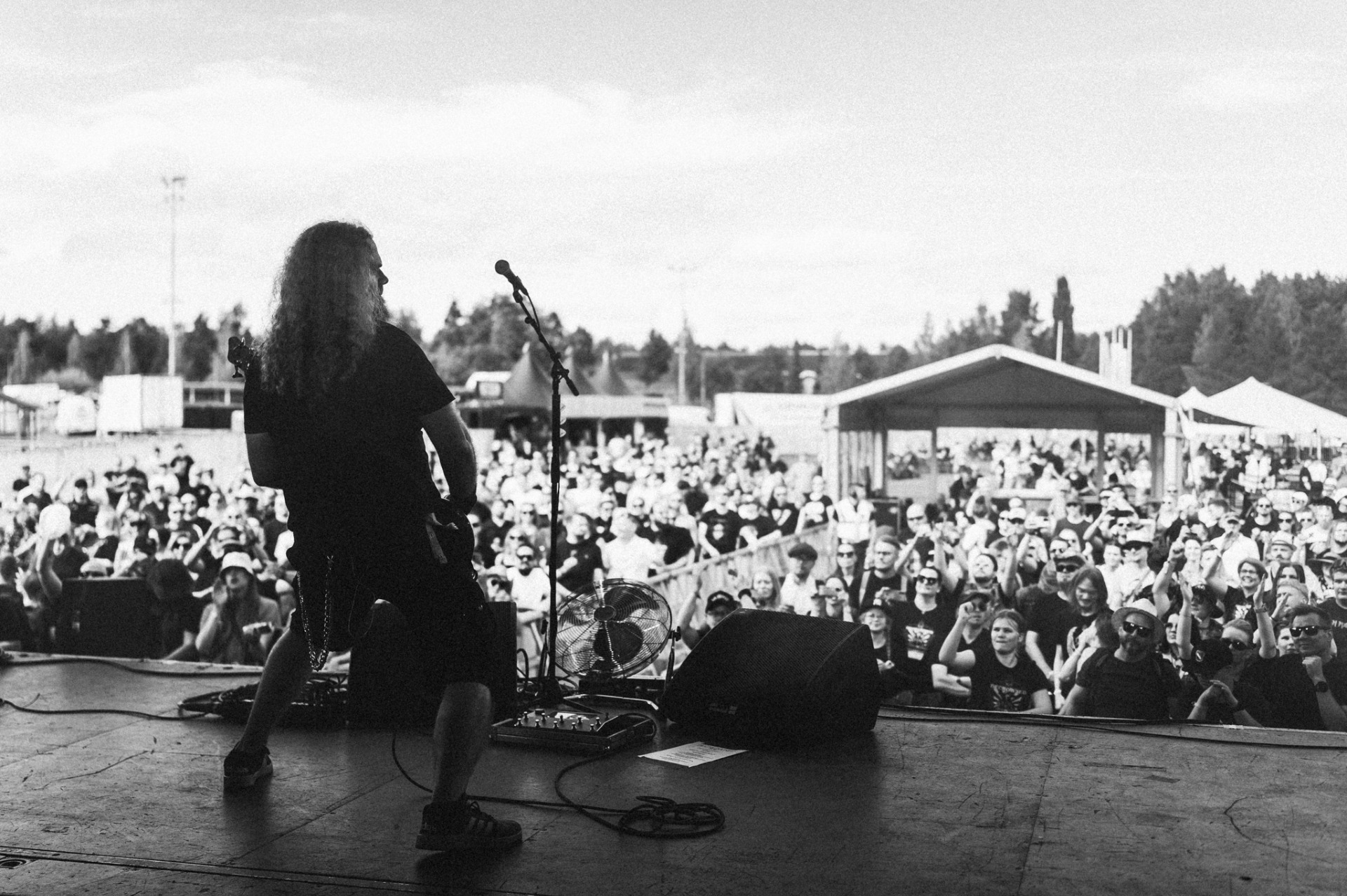 Decrowned performing at Ilosaarirock!